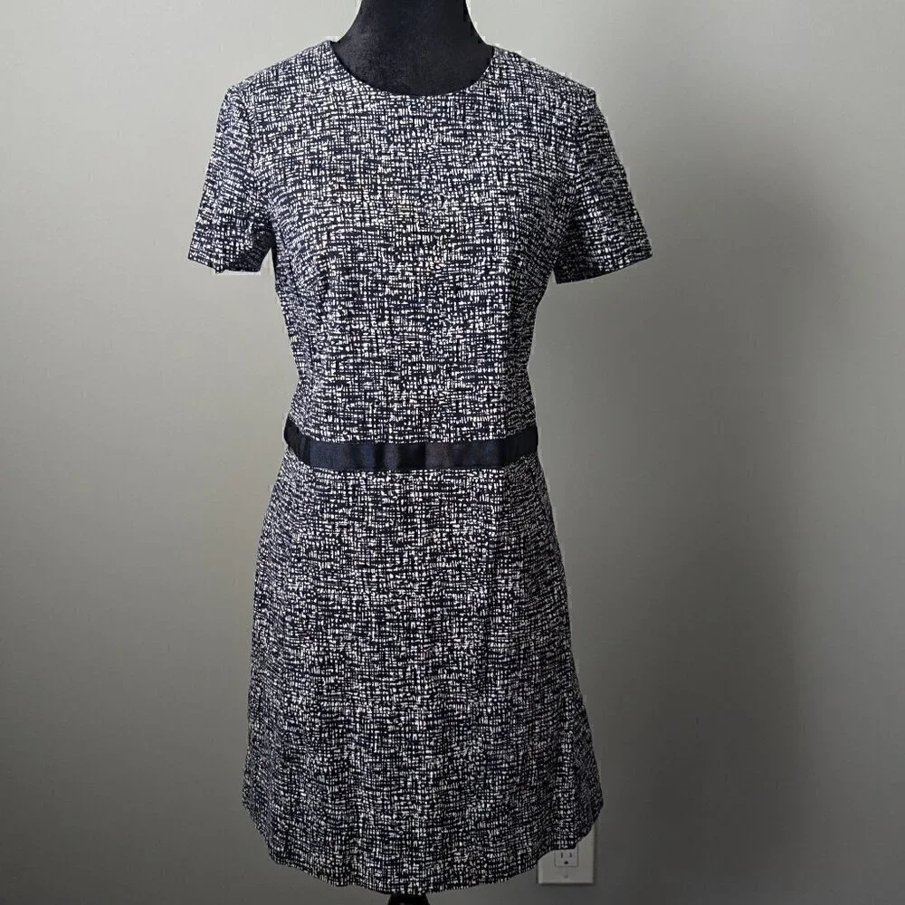 Gap Dress Blue & White Stretchy w Pockets Women's Size 6 Preppy Style - Picture 1 of 6